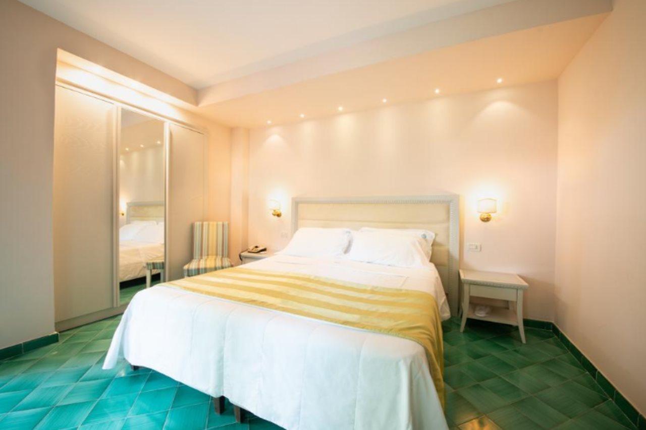 Hotel Continental Ischia Bagian luar foto